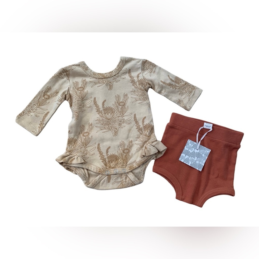 Kate Quinn Size 6-12 Months Flower and Bummies Organic Outfit Bundle